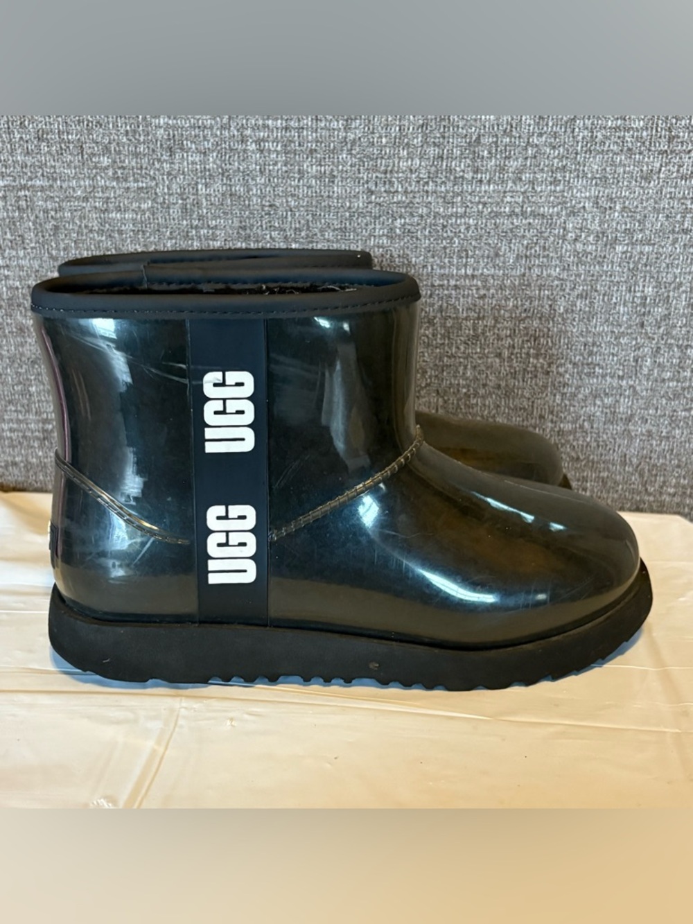 UGG Classic Clear Mini Boot Women’s 6 Black Waterproof Shearling Rain Boots